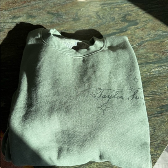 Taylor Swift Crewneck - Picture 4 of 5